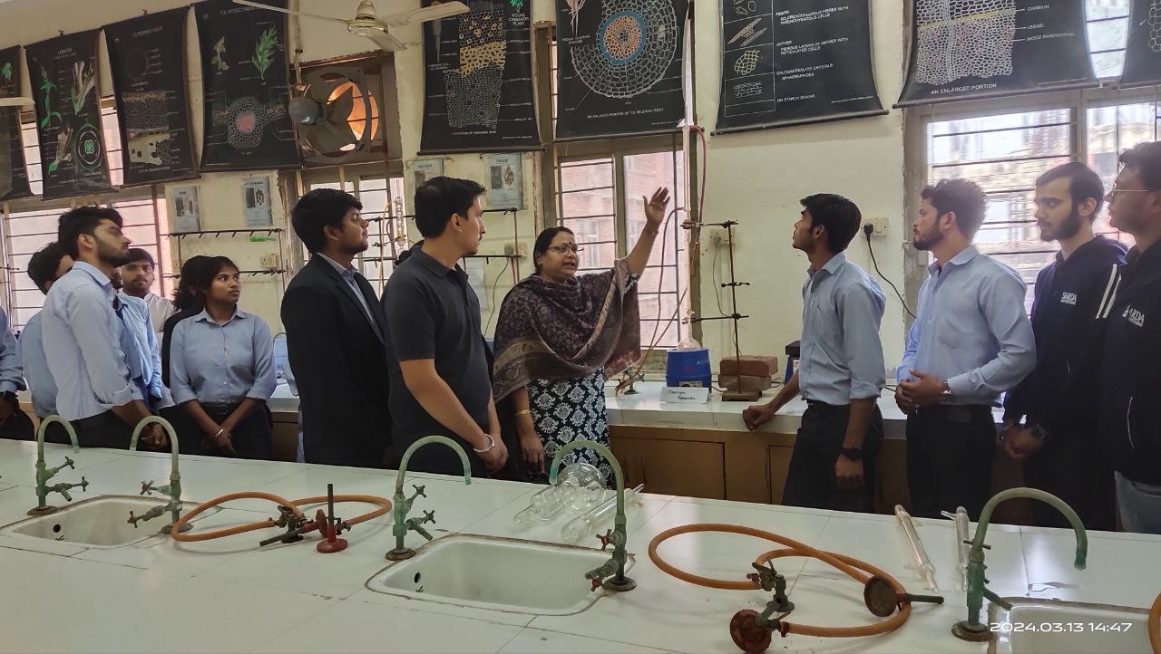 SSP organized a Seminar and Hands-on Training Program on Extraction Techniques of Herbals - Sharda University Agra